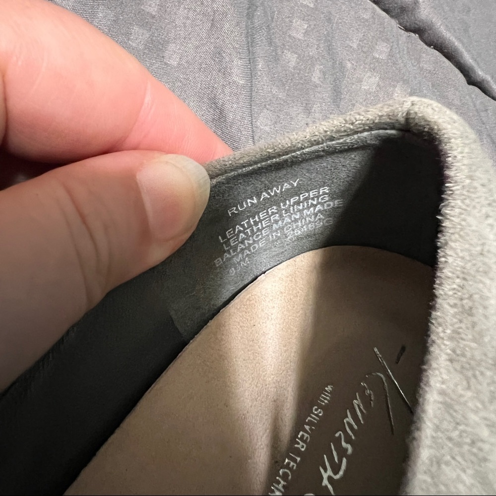 Kenneth Cole Run Away Gray Suede Patent Heel Cap Toe Flats size 8.5 - Picture 11 of 11